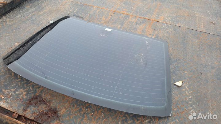 Стекло заднее Audi A4 B5 седан