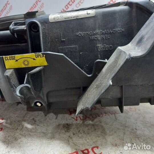 Фара ксеноновая передняя левая Volkswagen Touareg