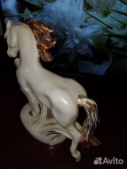 Фарфоровый конь-огонь