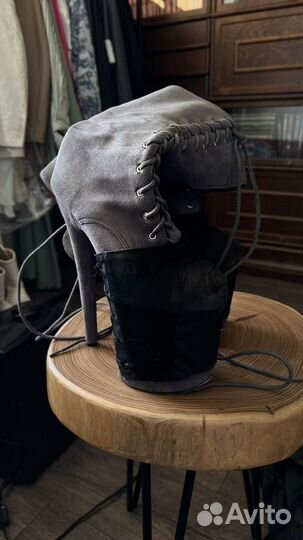 Стрипы ботильоны тройки