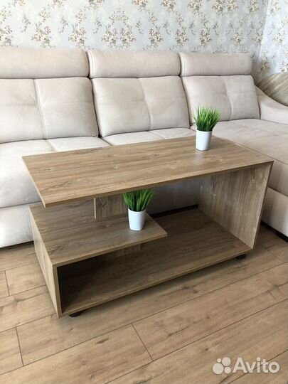 Стол журнальный на колесах новый