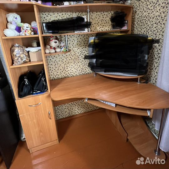 Компьютерный стол большой