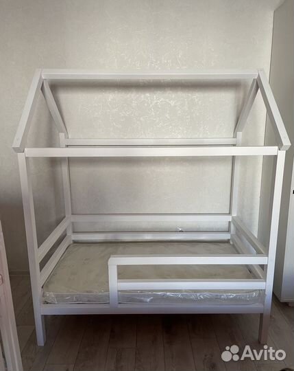 Детская кроватка - домик