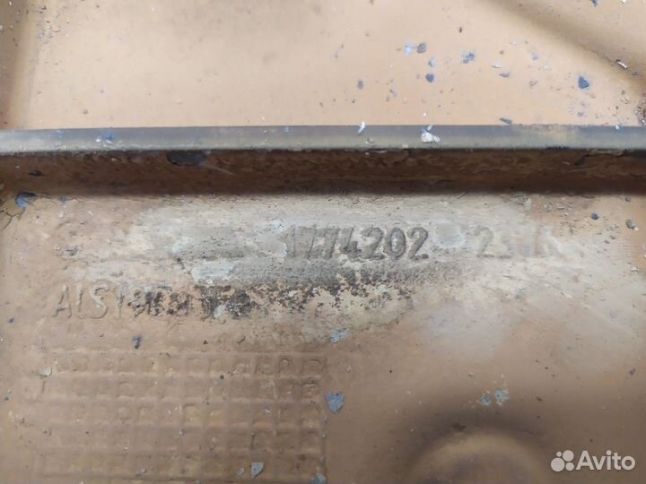 Крышка масляного радиатора