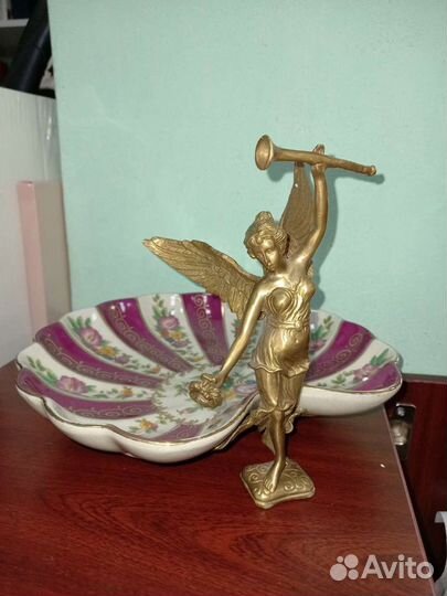 Фарфоровые вазы бронза