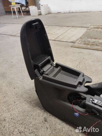 Подлокотник Форд фокус 2 дорестайл (в сборе)