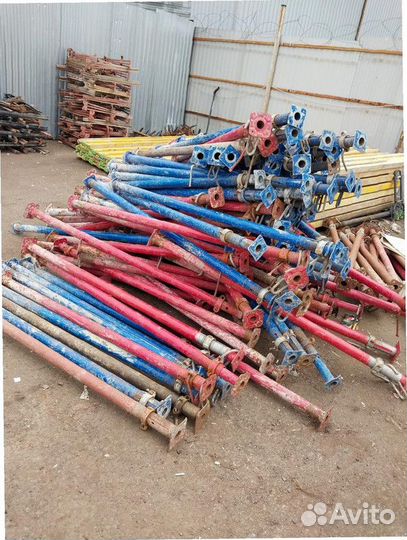 Конструкция из телескопических стоек для поддержания перекрытий