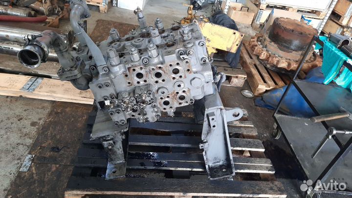 Распределитель на экскаватор Hitachi ZX470LCH-3