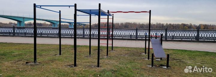 Уличный спортивный комплекс