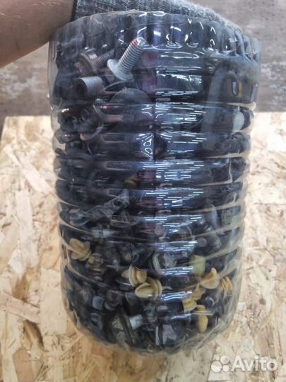 Комплект болтов и крепежа Renault Logan 1