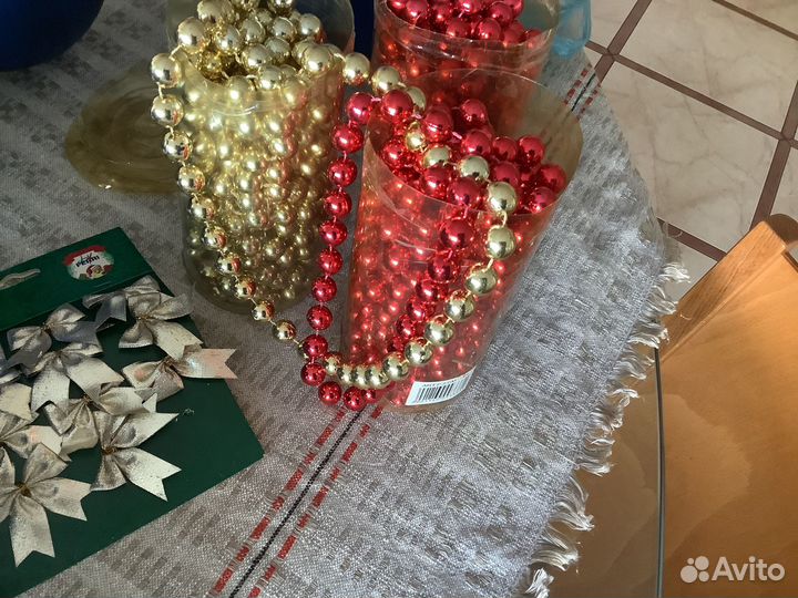 Новогодние игрушки, украшения, цепочки, гирлянды и