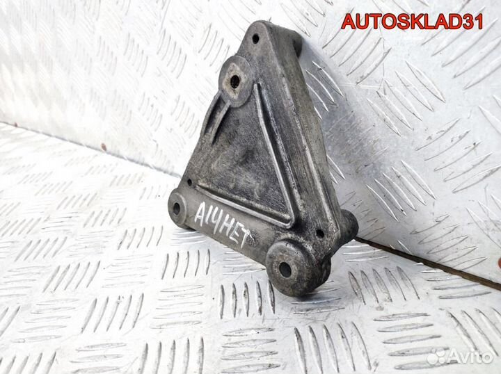 Кронштейн кондиционера Opel Astra J 55567289