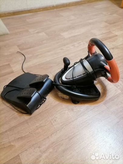 Игровой руль и педали