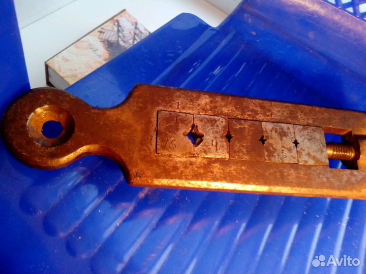 Универсальный плашкодежатель с 4- мя лерками