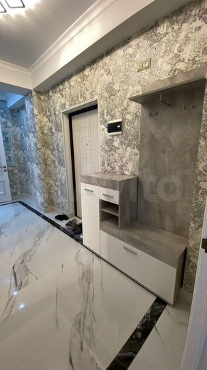 2-к. квартира, 80 м², 8/10 эт.