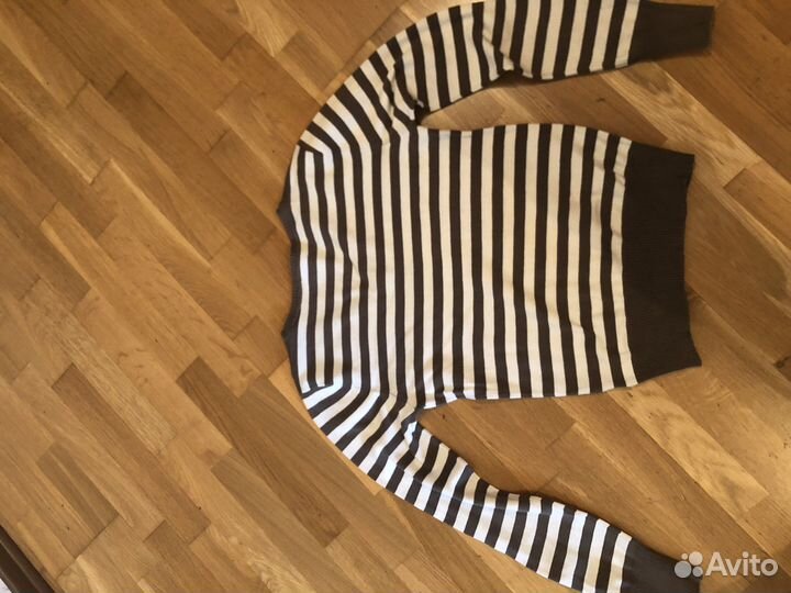 Пуловер в полоску