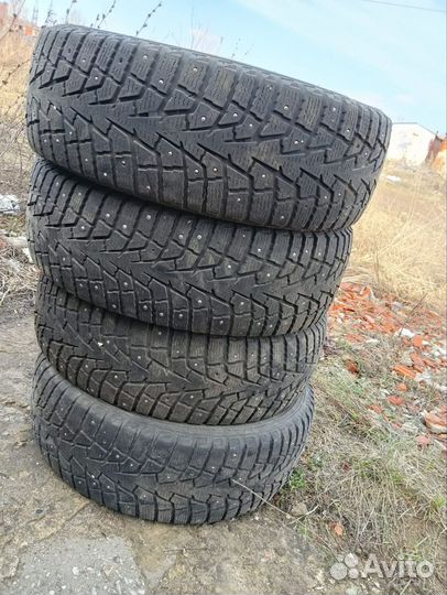 Maxxis ArcticTrekker NP3 225/60 R17