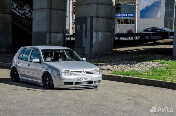Накладки на пороги Volkswagen Golf 4