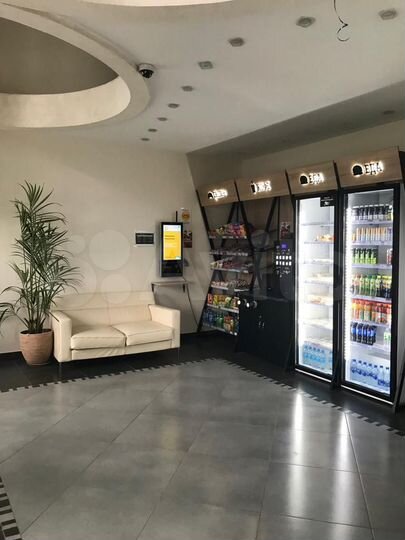 Нежилое здание с земельным участком