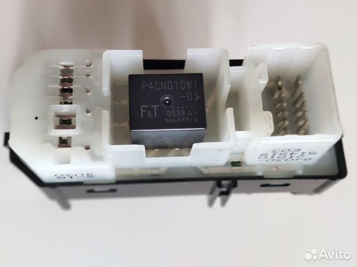 Кнопка стеклоподъемника Toyota