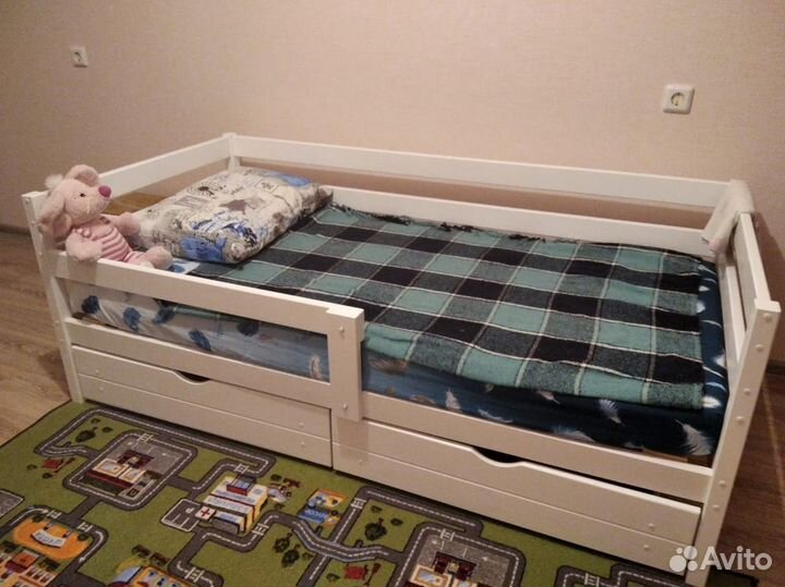 Кровать подростковая с бортиком