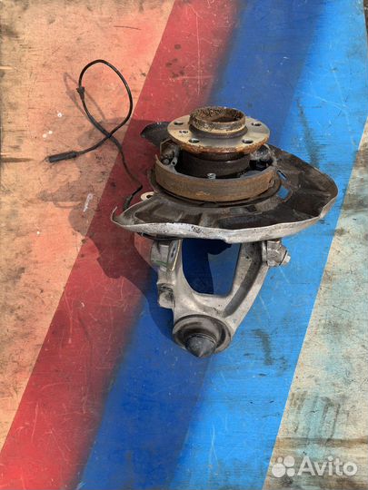 Кулак задний левый бмв bmw X5 X6 E70 F15