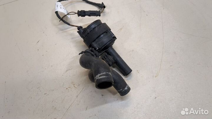 Насос водяной Mercedes S W221