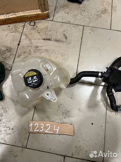 Бачок расширительный Volvo xc90 2 new