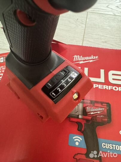 Аккумуляторный гайковерт Milwaukee 2864-20 M18