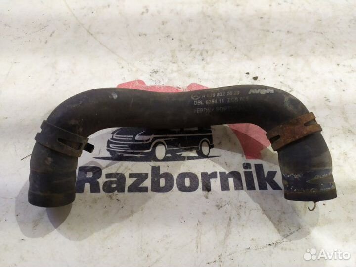 Патрубок системы охлаждения Mercedes Vito W639