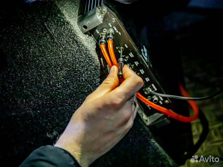 Автомобильный усилитель установка