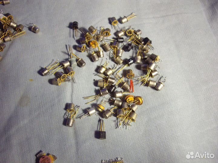 Микросхемы. Транзисторы. Позолочены