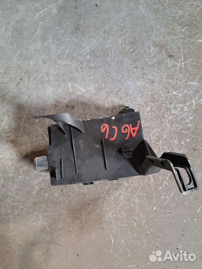 Кронштейн блока управление парктроником Audi A6 C6