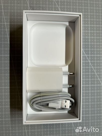 iPhone SE, 128 ГБ