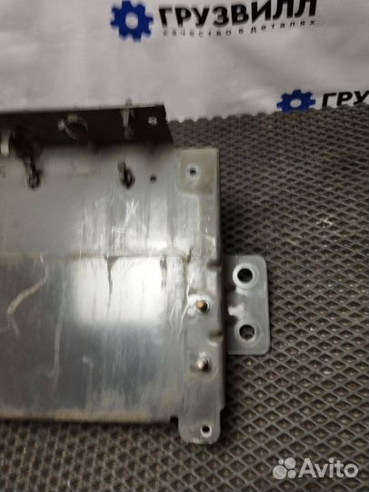 Крепление блока предохранителей Volvo FH4 22253371