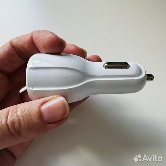 Автомобильная зарядка для телефона