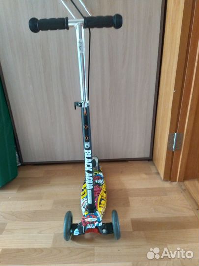 Самокат детский трехколесный со светящимися колеса