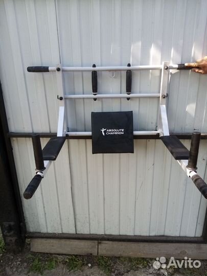 Турник настенный