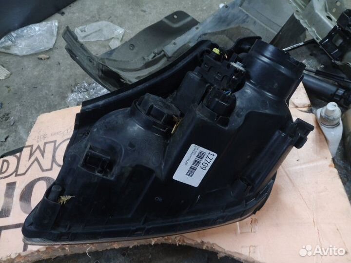 Фара правая Kia Carens UN D4EA 2008