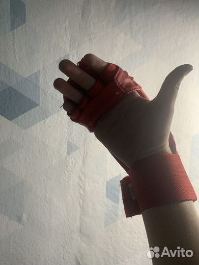 Боксерские перчатки