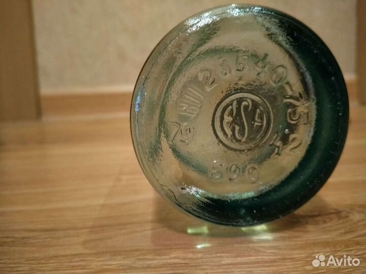 Старинная бутылка от вина