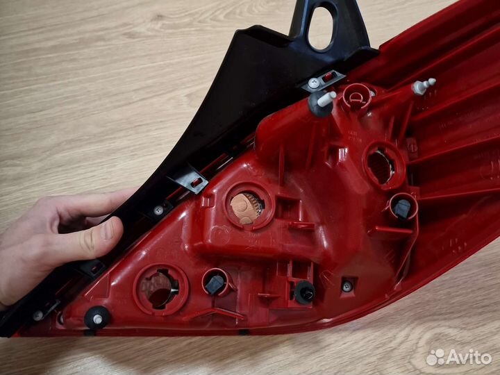 Фонарь задний левый Nissan Tiida (depo 21519k8lae)