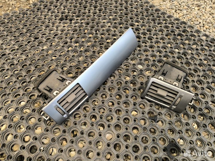 Nissan tiida Latio 2005 воздуховод на панели