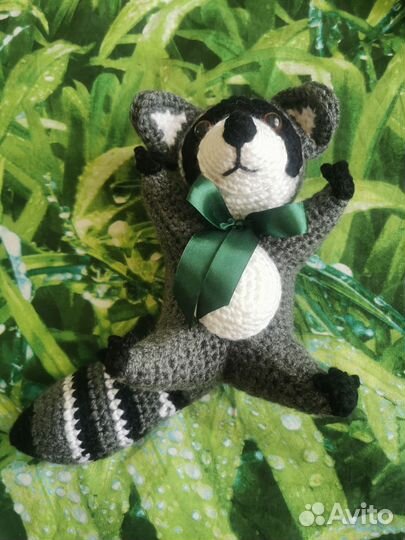 Вязаный енот