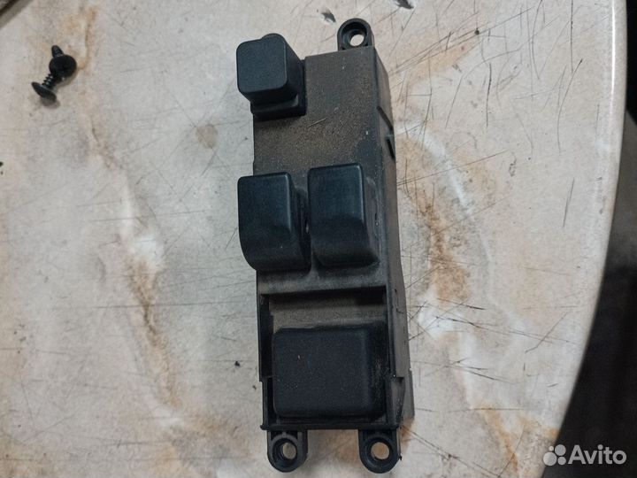 Блок кнопок стеклоподъёмников nissan micra k11