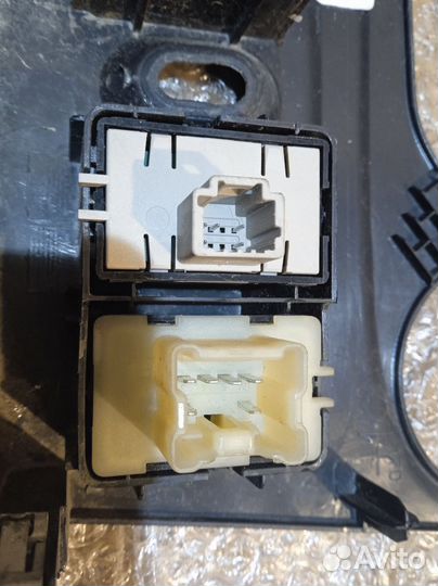 Рамка магнитолы Renault Logan