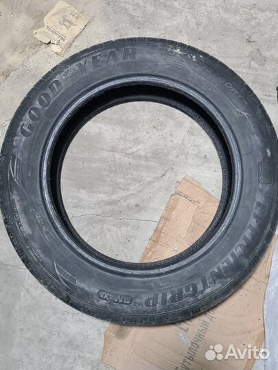 Goodyear EfficientGrip SUV 4x4 215/60 R17 96H