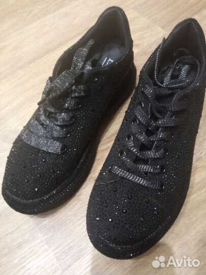 Кроссовки женские 38 размер бу