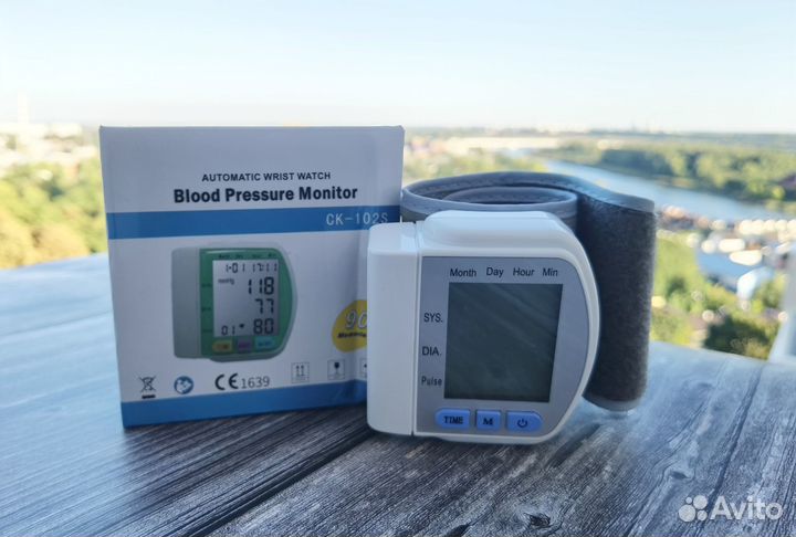 Электронный тонометр на запястье Autimatic Wrist W