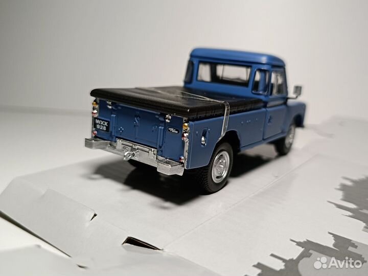 Модель 1/43 Land Rover 109 Pickup синий Cararama